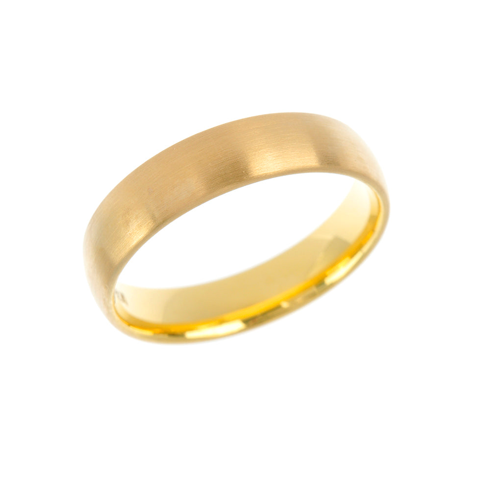 Court Shape 18ct Yellow Mens Wedding Band 5mm