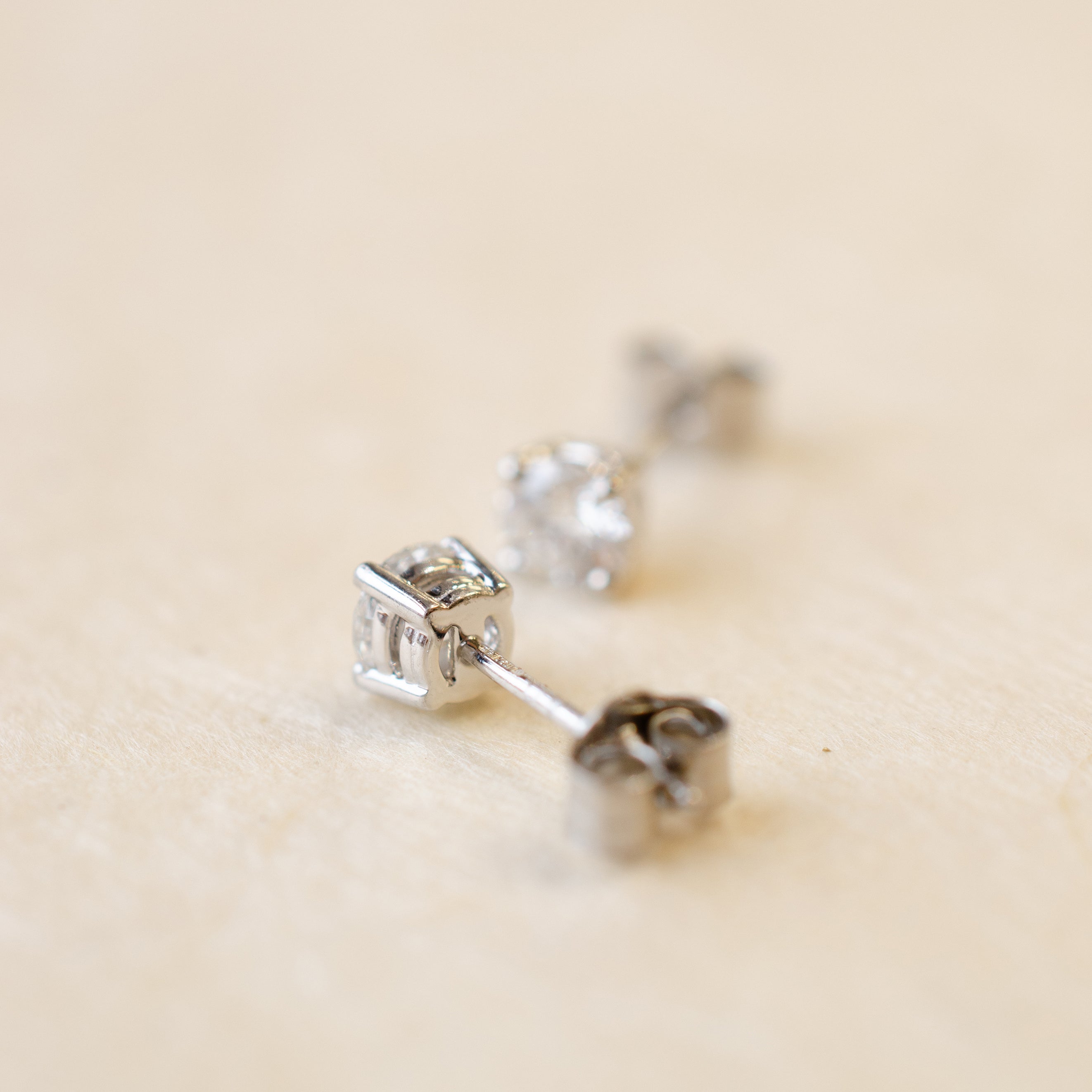 Labgrownroundbrilliantdiamondstudearrings0.35ct1.jpg