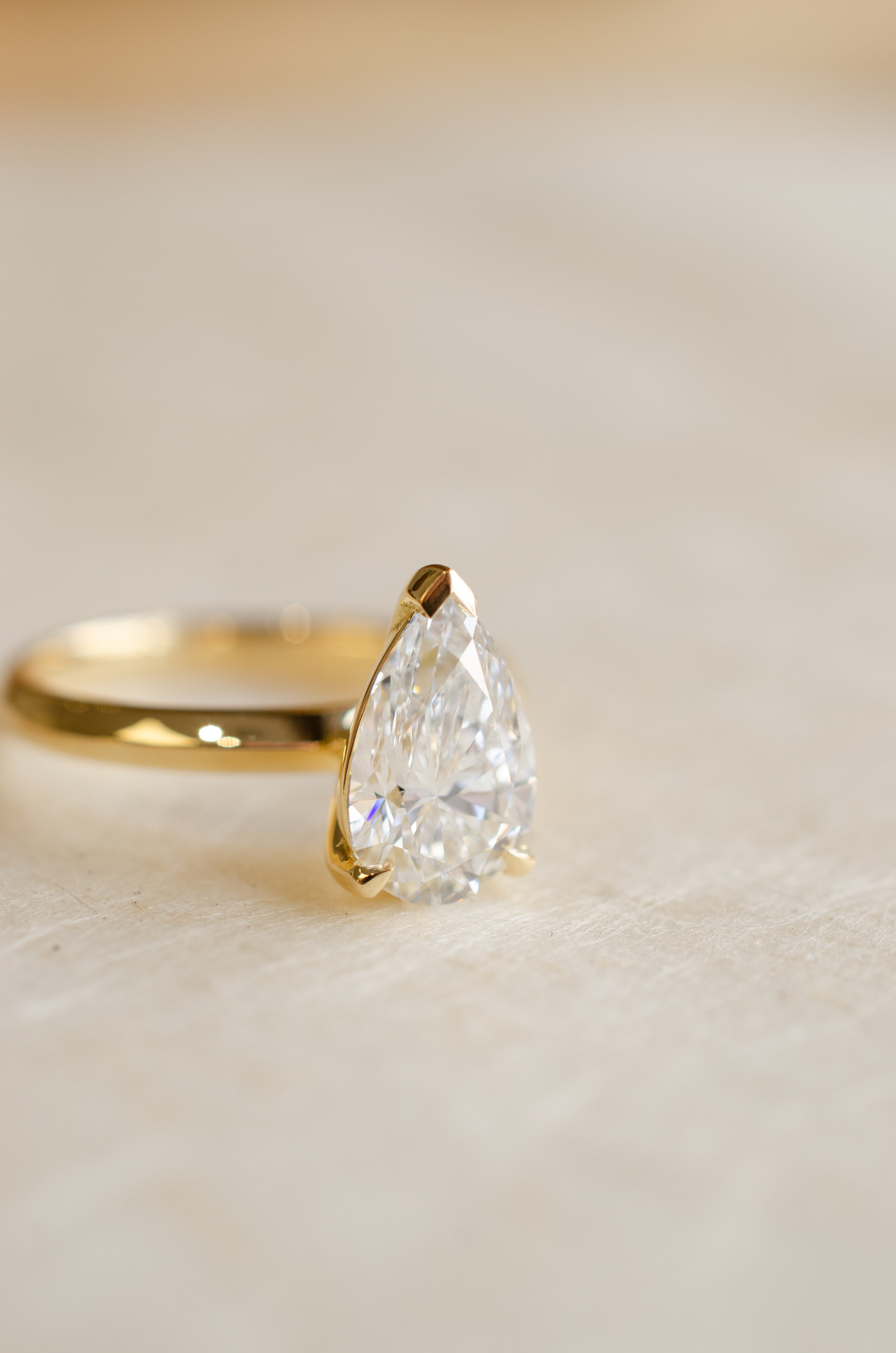 Pear_Shape_Diamond_Engagement_Ring_18ct_Yellow_Gold_2.jpg