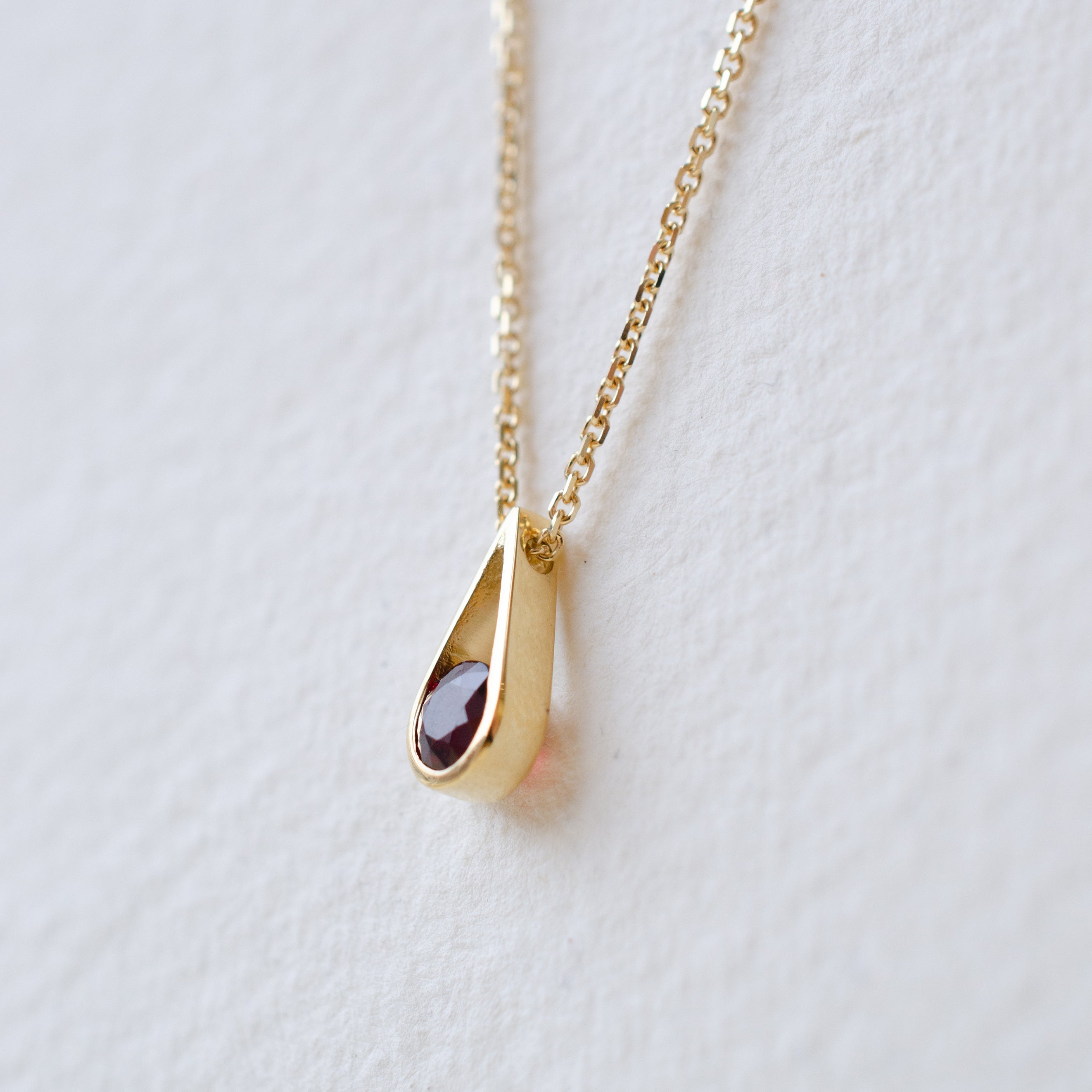 RubyPearDropPendant18ctYellowGold_0001_ElementBespokeJewellery-342.jpg