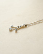 Platinum necklace with aquamarine gemstones