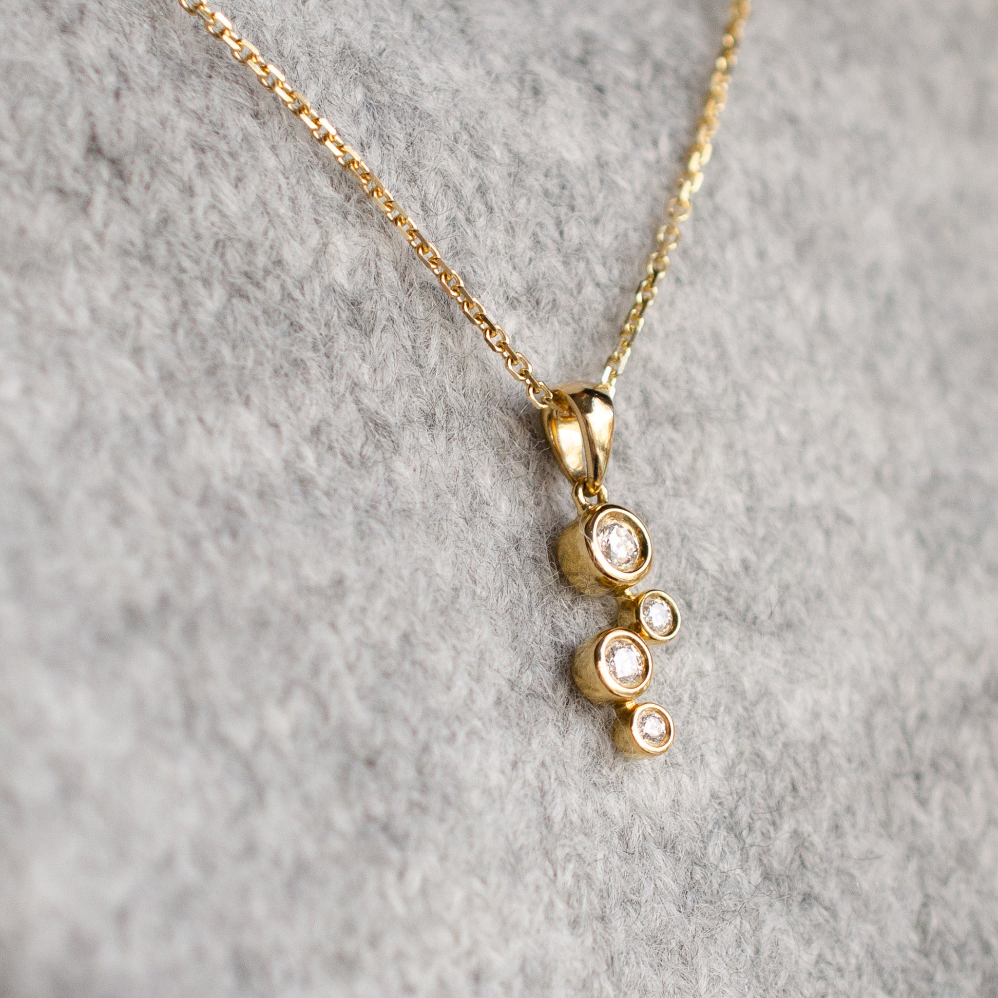 Round Brilliant Diamond Bubble Necklace in 18ct Yellow Gold